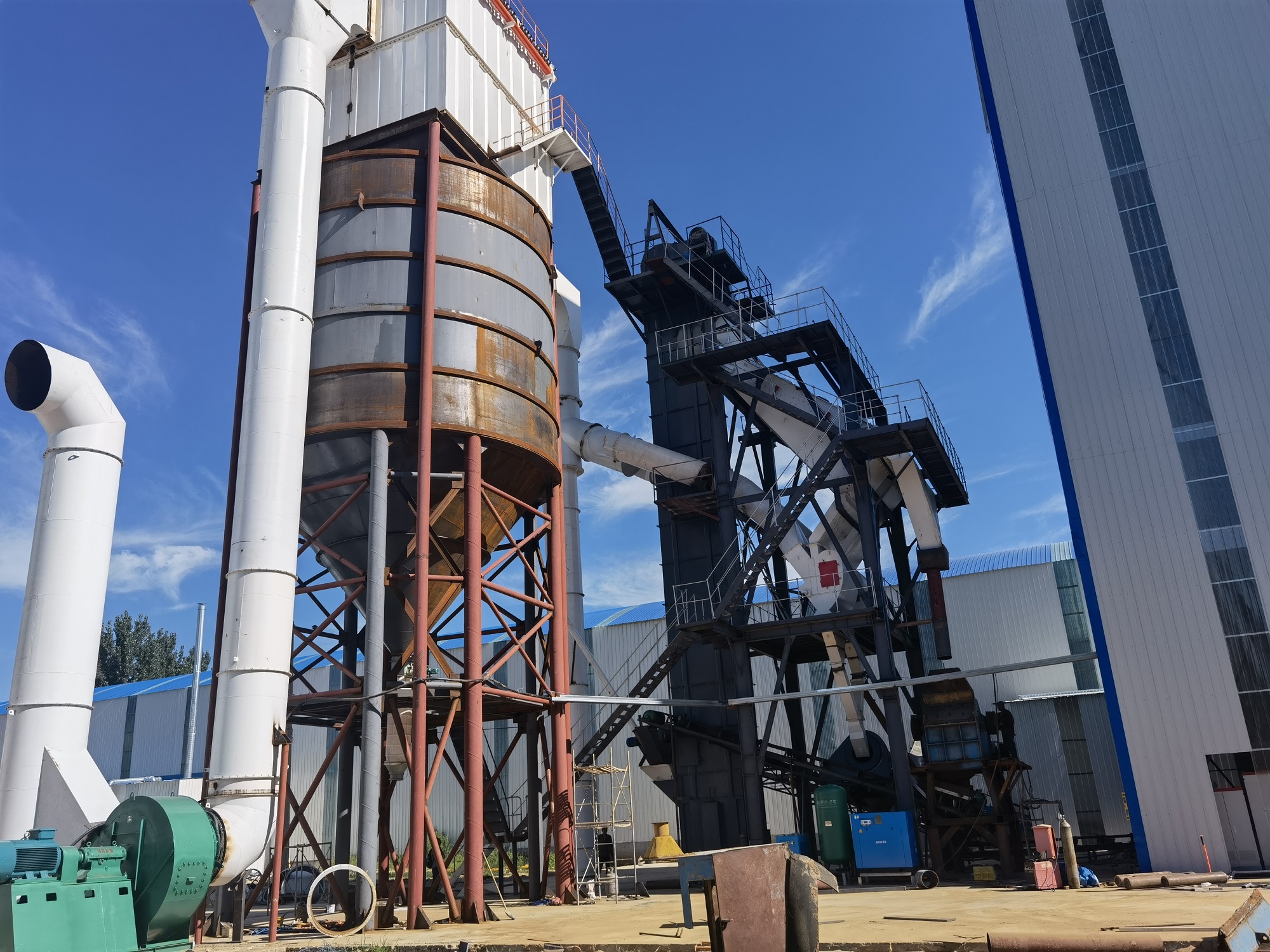 投資一套制砂樓或者一條制砂生產(chǎn)線需要考慮哪些因素呢？